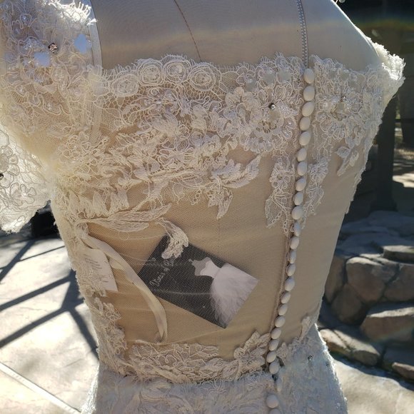 NWT INTUZURI Mermaid Style Lace Galore Wedding gown - Picture 10 of 16